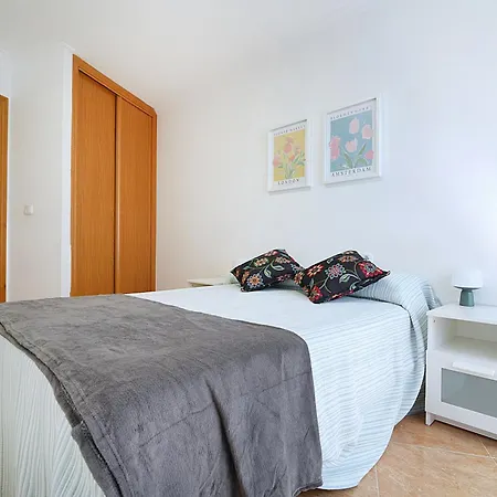 Con Piscina Y Vistas Al Mar En *