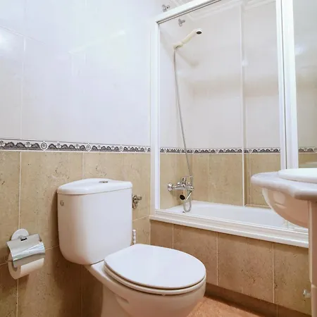 Con Piscina Y Vistas Al Mar En Apartamento Raxo