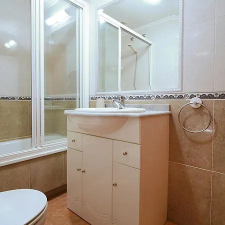 Con Piscina Y Vistas Al Mar En Apartamento