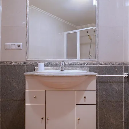 Con Piscina Y Vistas Al Mar En Apartamento