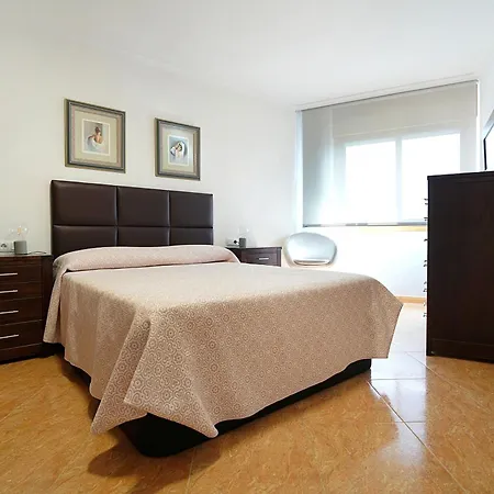 Con Piscina Y Vistas Al Mar En Apartamento Raxo