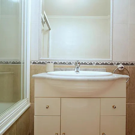 Con Piscina Y Vistas Al Mar En Apartamento