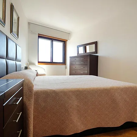 Con Piscina Y Vistas Al Mar En Apartamento Raxo